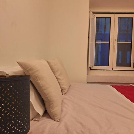Flores Apartments Lisbon Room photo